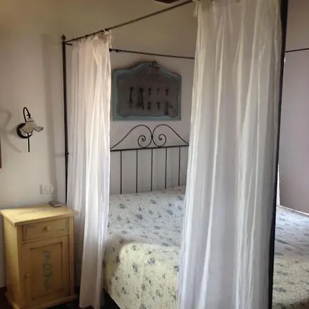 Tuscan For 6 People, Ideally Located