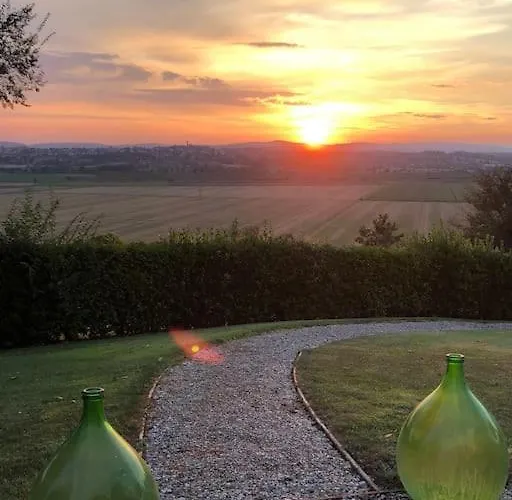 Tuscan For 6 People, Ideally Located Nyaraló