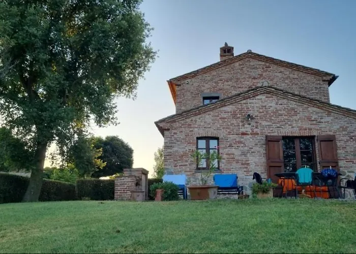 Tuscan For 6 People, Ideally Located Vakantiehuis *